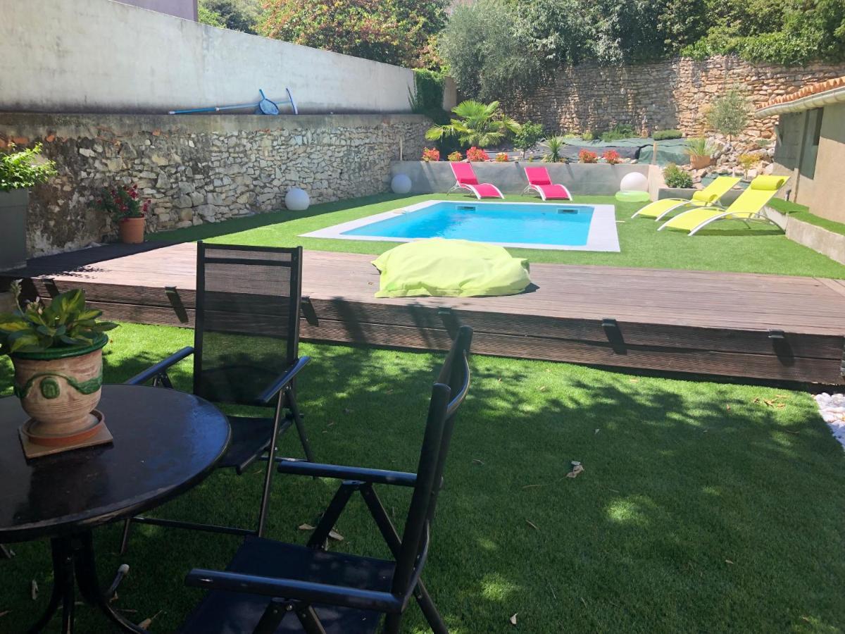 Villa avec piscine privée Nîmes Extérieur photo