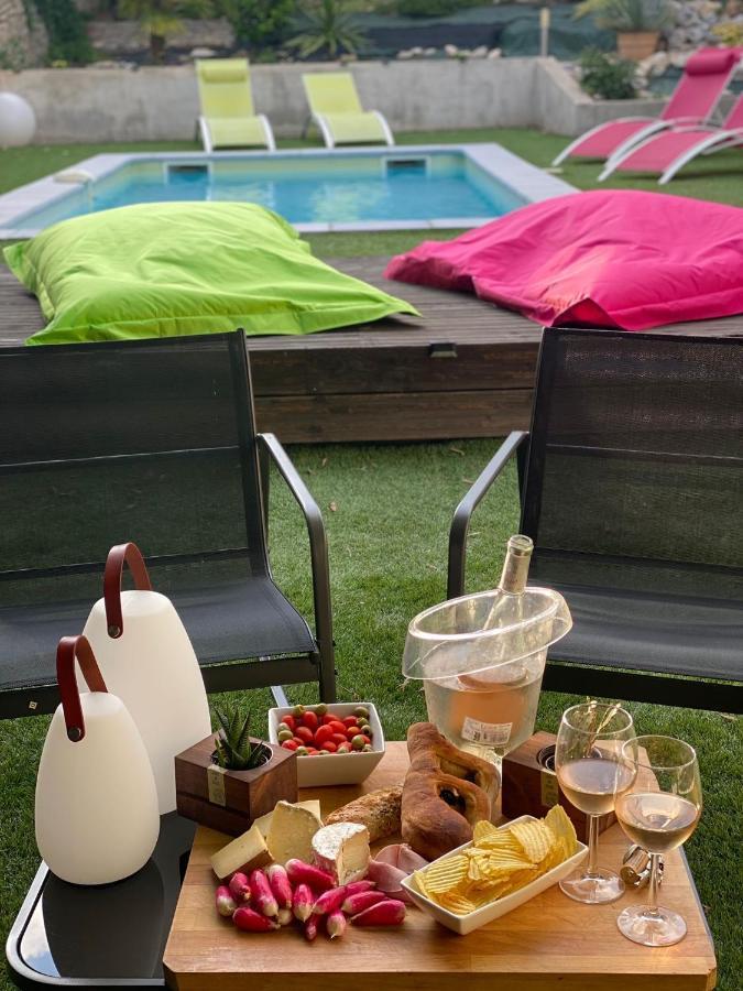Villa avec piscine privée Nîmes Extérieur photo